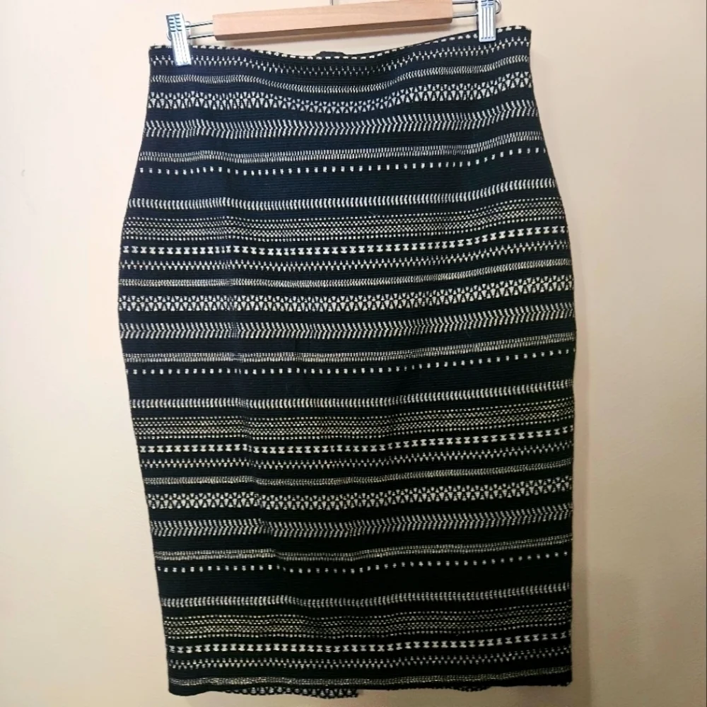 Express Women's Size M Pencil Skirt Gold Metalic Thread Stripes Cotton Blend